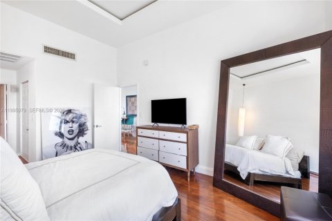 Condo in Miami Beach, Florida, 1 bedroom  № 2058196 - photo 17