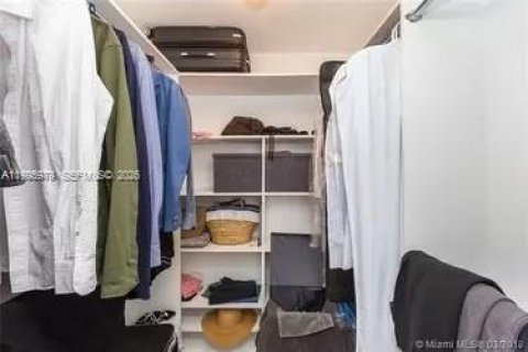 Condo in Miami Beach, Florida, 1 bedroom  № 2058196 - photo 14
