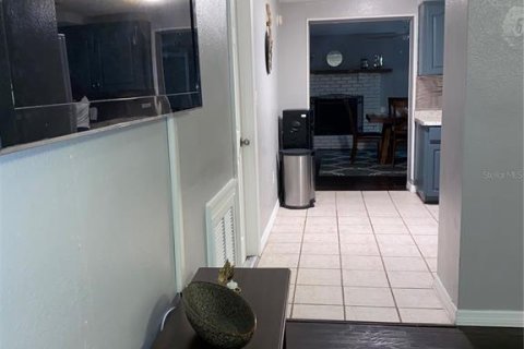 House in New Port Richey, Florida 4 bedrooms, 113.43 sq.m. № 1358314 - photo 2