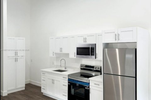 Casa en alquiler en Miami, Florida, 2 dormitorios, 260.59 m2 № 1881650 - foto 1