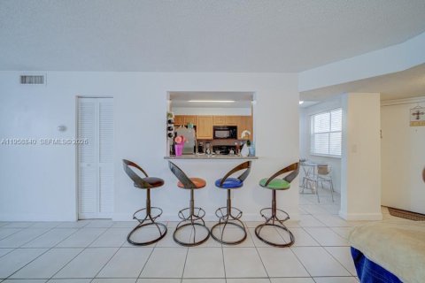 Купить кондоминиум в Дорал, Флорида 1 спальня, 83.52м2, № 2017569 - фото 17