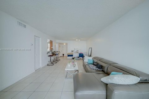 Купить кондоминиум в Дорал, Флорида 1 спальня, 83.52м2, № 2017569 - фото 6