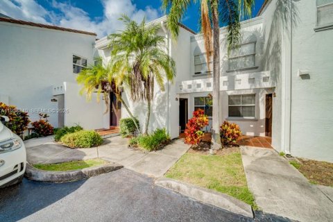 Кондоминиум с 1 спальней в Дорал, Флорида № 2017569