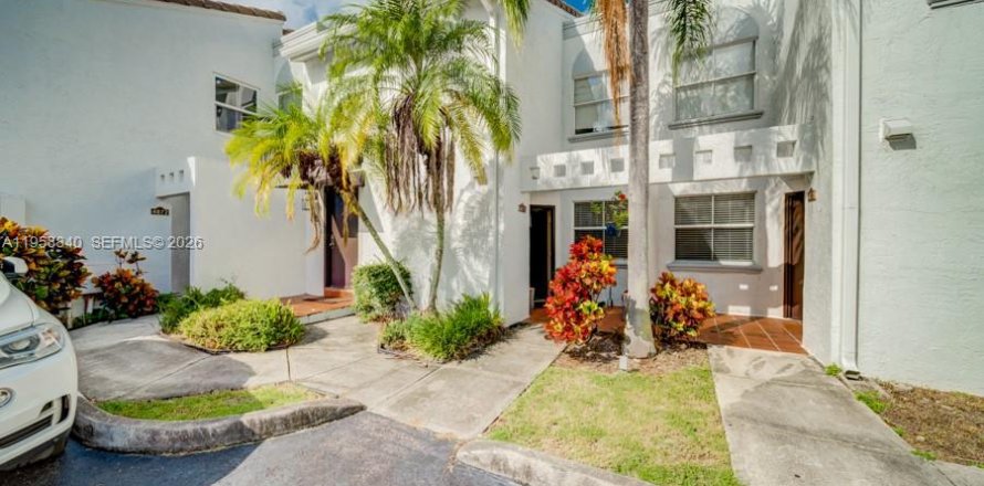 Кондоминиум с 1 спальней в Дорал, Флорида № 2017569