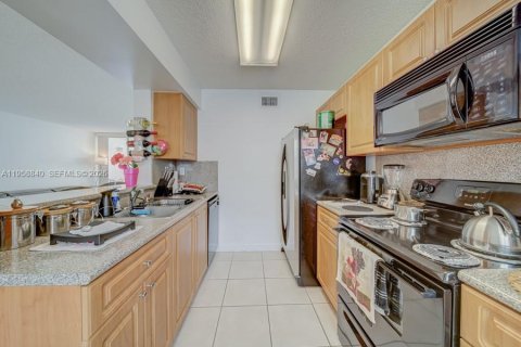 Купить кондоминиум в Дорал, Флорида 1 спальня, 83.52м2, № 2017569 - фото 13