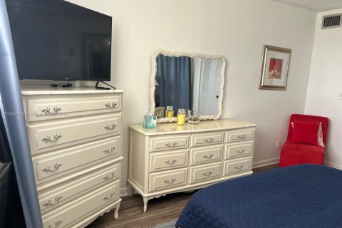 Condo in Lauderdale Lakes, Florida, 1 bedroom  № 1960863 - photo 11