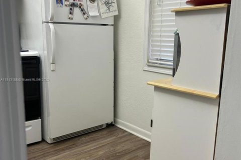 Condo in Lauderdale Lakes, Florida, 1 bedroom  № 1960863 - photo 16