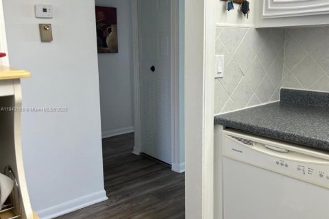 Condo in Lauderdale Lakes, Florida, 1 bedroom  № 1960863 - photo 21