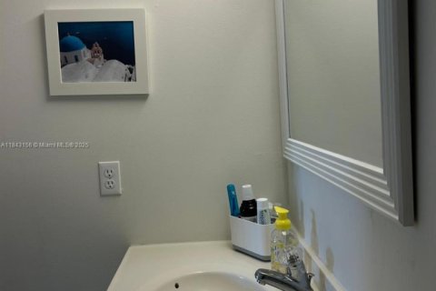 Condo in Lauderdale Lakes, Florida, 1 bedroom  № 1960863 - photo 18