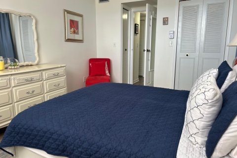 Condo in Lauderdale Lakes, Florida, 1 bedroom  № 1960863 - photo 10