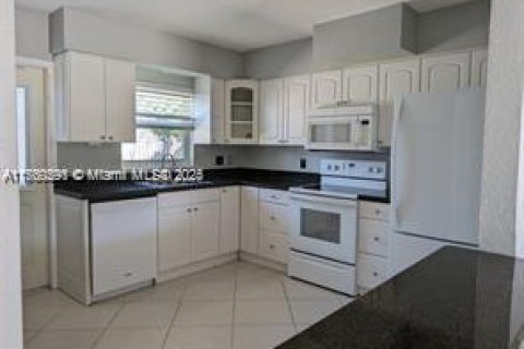 House in Fort Lauderdale, Florida 3 bedrooms, 94.2 sq.m. № 1571393 - photo 1