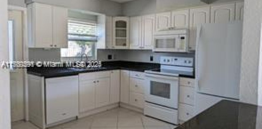 House in Fort Lauderdale, Florida 3 bedrooms, 94.2 sq.m. № 1571393