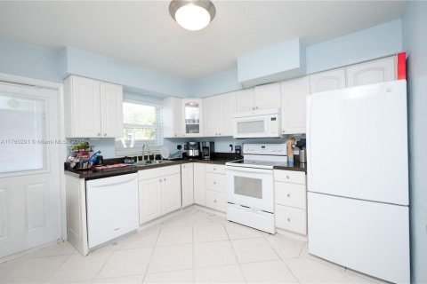 House in Fort Lauderdale, Florida 3 bedrooms, 94.2 sq.m. № 1571393 - photo 6