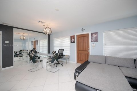 House in Fort Lauderdale, Florida 3 bedrooms, 94.2 sq.m. № 1571393 - photo 4
