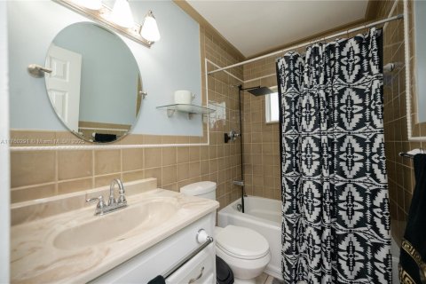 House in Fort Lauderdale, Florida 3 bedrooms, 94.2 sq.m. № 1571393 - photo 16