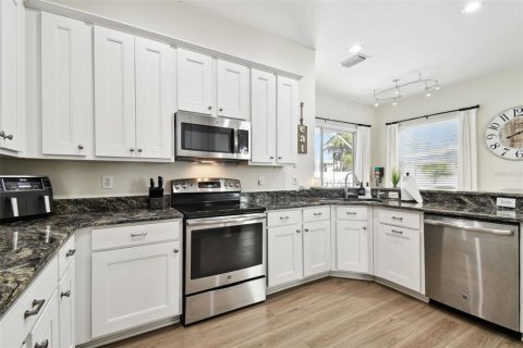 Casa en venta en Land O' Lakes, Florida, 4 dormitorios, 210.7 m2 № 1843945 - foto 12