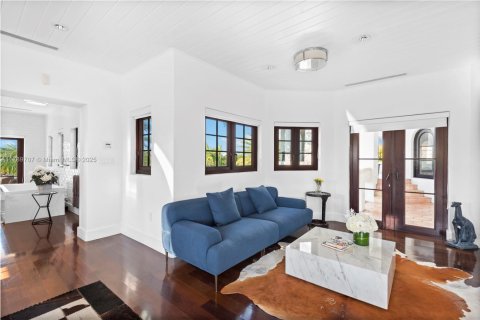 Casa en alquiler en Miami, Florida, 10 dormitorios, 796.45 m2 № 1958910 - foto 28