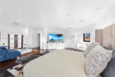 Casa en alquiler en Miami, Florida, 10 dormitorios, 796.45 m2 № 1958910 - foto 30