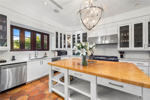 Casa en alquiler en Miami, Florida, 10 dormitorios, 796.45 m2 № 1958910 - foto 18