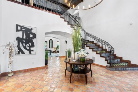 Casa en alquiler en Miami, Florida, 10 dormitorios, 796.45 m2 № 1958910 - foto 19