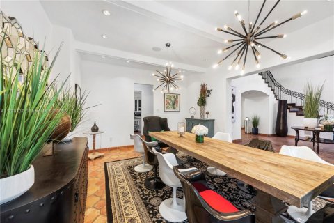 Casa en alquiler en Miami, Florida, 10 dormitorios, 796.45 m2 № 1958910 - foto 20