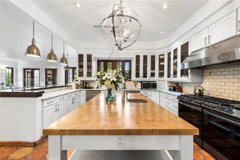 Casa en alquiler en Miami, Florida, 10 dormitorios, 796.45 m2 № 1958910 - foto 16