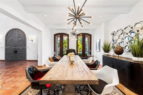 Casa en alquiler en Miami, Florida, 10 dormitorios, 796.45 m2 № 1958910 - foto 22