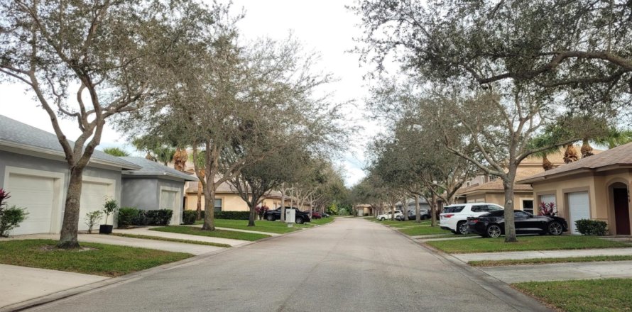 Condo in Fort Pierce, Florida, 2 bedrooms  № 888218