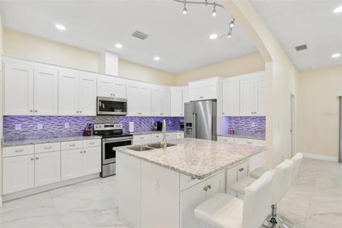 House in Webster, Florida 4 bedrooms, 216.83 sq.m. № 1824265 - photo 15