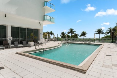 Copropriété à vendre à Surfside, Floride: 1 chambre, 86.31 m2 № 1708931 - photo 12