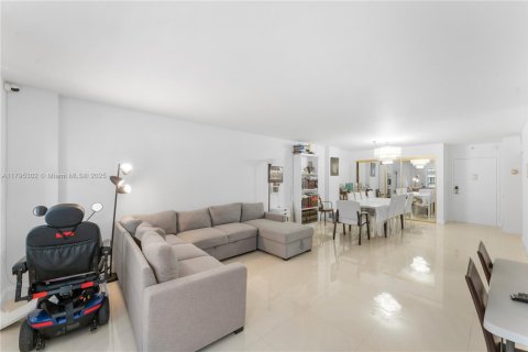 Copropriété à vendre à Surfside, Floride: 1 chambre, 86.31 m2 № 1708931 - photo 3