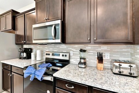 Casa en venta en Davenport, Florida, 6 dormitorios, 289.2 m2 № 1805108 - foto 9