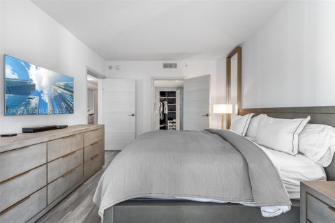 Condo in Miami, Florida, 2 bedrooms  № 1998005 - photo 14