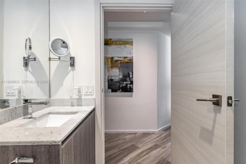 Condo in Miami, Florida, 2 bedrooms  № 1998005 - photo 27