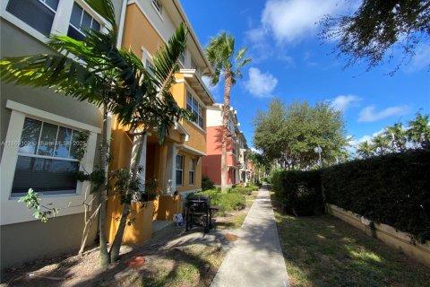 Townhouse in West Palm Beach, Florida 2 bedrooms, 134.52 sq.m. № 1895753 - photo 1