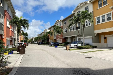 Townhouse in West Palm Beach, Florida 2 bedrooms, 134.52 sq.m. № 1895753 - photo 6