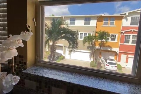 Townhouse in West Palm Beach, Florida 2 bedrooms, 134.52 sq.m. № 1895753 - photo 23