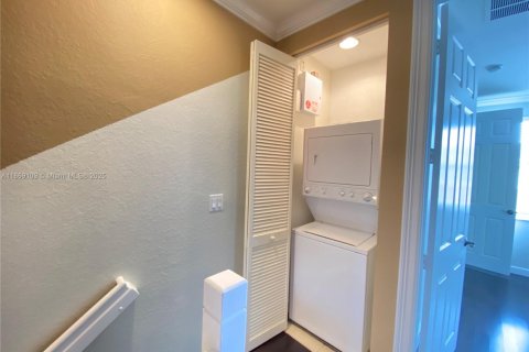 Townhouse in West Palm Beach, Florida 2 bedrooms, 134.52 sq.m. № 1895753 - photo 21