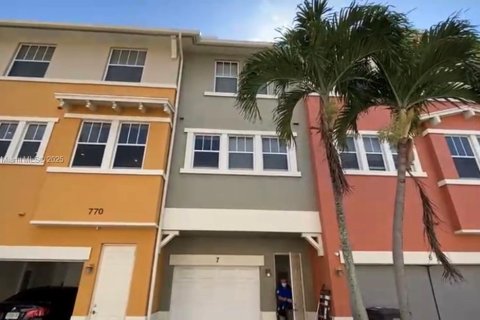 Townhouse in West Palm Beach, Florida 2 bedrooms, 134.52 sq.m. № 1895753 - photo 3