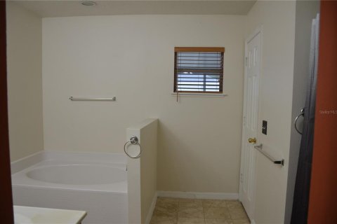 House in Ocala, Florida 4 bedrooms, 193.98 sq.m. № 2219399 - photo 13