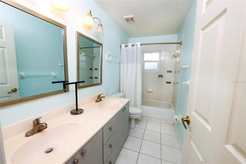 Casa en venta en Indialantic, Florida, 4 dormitorios, 248.23 m2 № 2330283 - foto 6