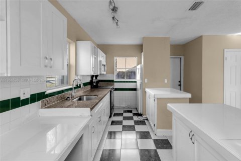 Casa en alquiler en Homestead, Florida, 3 dormitorios, 137.96 m2 № 2026434 - foto 9