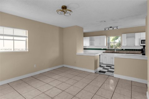 Casa en alquiler en Homestead, Florida, 3 dormitorios, 137.96 m2 № 2026434 - foto 5