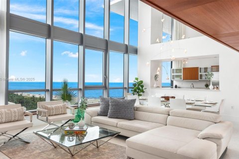 Townhouse in Miami Beach, Florida 2 bedrooms, 168.9 sq.m. № 2022947 - photo 22