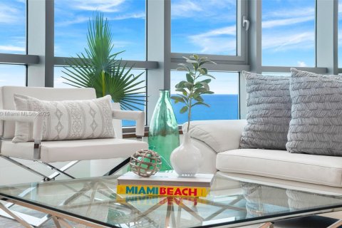 Townhouse in Miami Beach, Florida 2 bedrooms, 168.9 sq.m. № 2022947 - photo 8