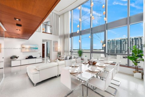 Townhouse in Miami Beach, Florida 2 bedrooms, 168.9 sq.m. № 2022947 - photo 9