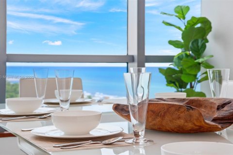 Townhouse in Miami Beach, Florida 2 bedrooms, 168.9 sq.m. № 2022947 - photo 13