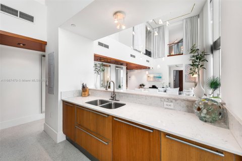 Townhouse in Miami Beach, Florida 2 bedrooms, 168.9 sq.m. № 2022947 - photo 20