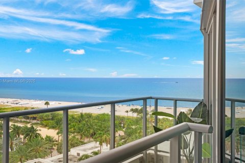 Townhouse in Miami Beach, Florida 2 bedrooms, 168.9 sq.m. № 2022947 - photo 25