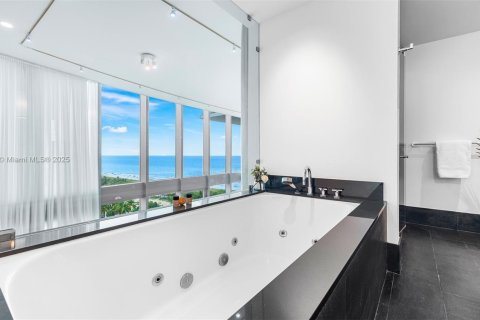 Townhouse in Miami Beach, Florida 2 bedrooms, 168.9 sq.m. № 2022947 - photo 5